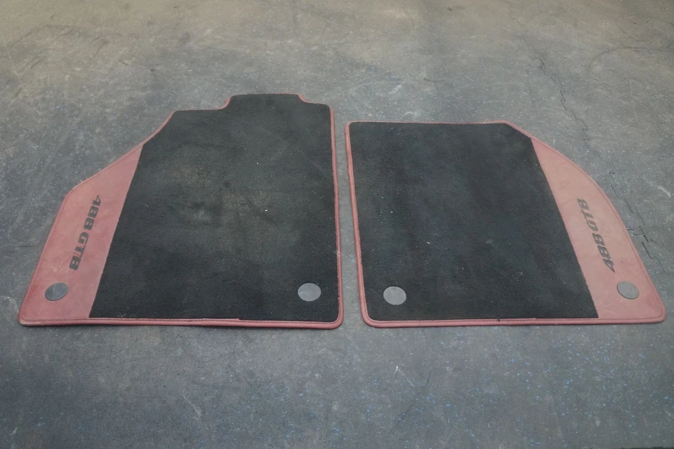 Juego 2 Alfombrillas Alfombrillas Izquierdas Derechas Panel Negro Rojo Ferrari 488 GTB 2016 Foto 1 de 4