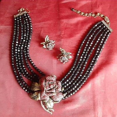 EXQUISITO JUEGO DE PENDIENTES Y CUENTAS CLIP DE 6 HEBRAS ROSA ROJA RARA HEIDI DAUS Foto 1 de 3