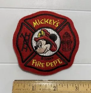 Mickey's Fire Dept. Department Disney World Toppa Souvenir Ricamata - Foto 1 di 3