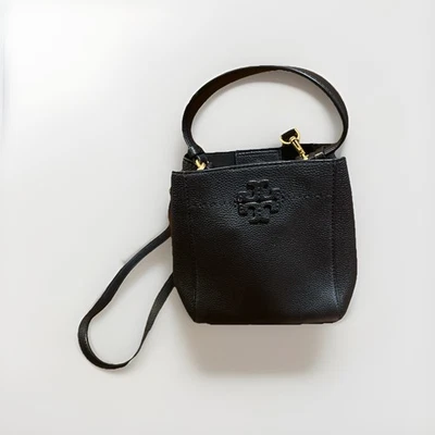 Bolso pequeño de cuero para mujer Tory Burch McGraw negro Foto 1 de 4