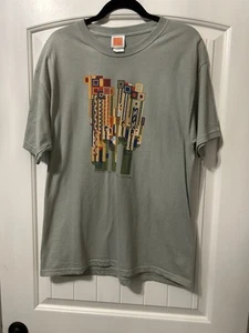 Frank Lloyd Wright Collection Sage Green Men’s T-Shirt Saguaro Forms Cactus Sz L - Picture 1 of 13