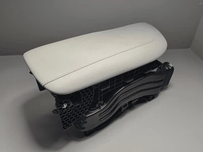 原始设备制造商中心控制台扶手存储隔层盒2018-20丰田凯美瑞XSE灰色 — 第 1/4 张图片