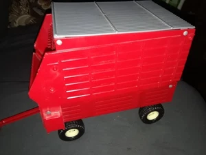 Caja picadora Ertl de colección vagón forraje 1:16 techo rojo/gris INTERNATIONAL HESSTON GEHL - Imagen 1 de 2