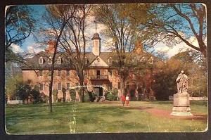Postcard  Wren Building, Williamsburg, Virginia - Picture 1 of 2