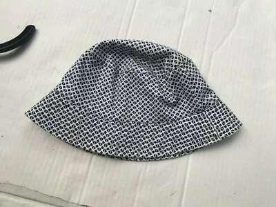 Sombrero Bucket Marca Gap Talla S/M Negro Blanco Estampado Mujer Foto 1 de 4