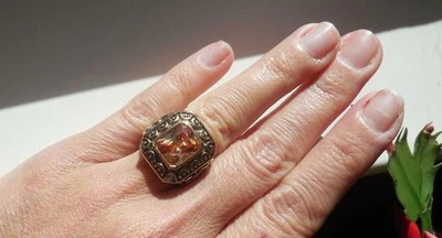 NUEVO "inspirado en el diseñador" Anillo Grande Topacio Ámbar Circonita cúbica con Detalle Vintage 2 Tonos talla 6 Foto 1 de 4