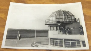 1940er Echt Foto Postkarte//LE BOURGET AIRPORT, PARIS, FRANKREICH, CONTROL TOWER DECK - Bild 1 von 1
