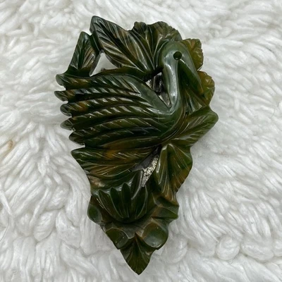 Vestido vintage tallado verde baquelita pájaro clip naturaleza estilo Art Deco 1,75" Foto 1 de 4