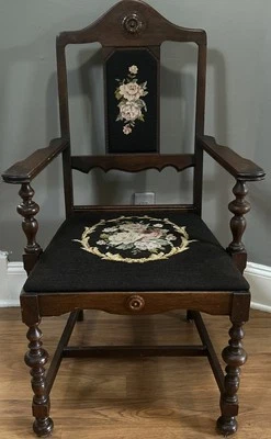 Antiguo sillón victoriano de nogal con brazo de punta de aguja pierna estriada Foto 1 de 4