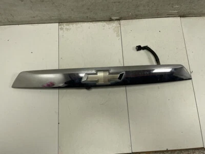 2011 CHEVROLET EQUINOX LT TAILGATE FINISH MOULDING TRIM WITH CAMERA OEM+ - Image 1 of 4