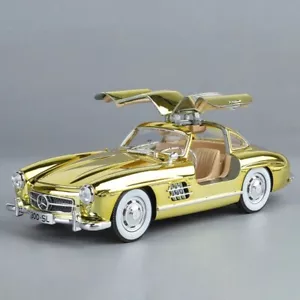 1:24 Mercedes-Benz 300 SL gold Model Car with Light and Sound Features - Bild 1 von 7