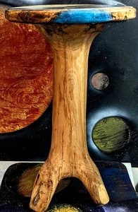 Maßgefertigter 25" handgeschnitzter Naturholz, Blue River Epoxidtisch, Tierschutzgebiet - Bild 1 von 10