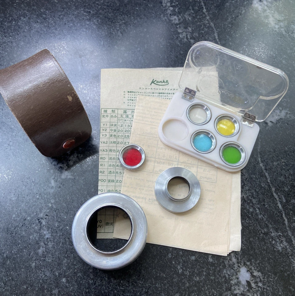 Set of 5 Vintage Kenko Colored Filters for Minolta 35, Screw-In 21.5 mm + Extras - Image 1 of 4
