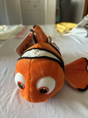 Juguete de peluche Nemo de Disney Store Foto 1 de 4