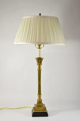 Lámpara de mesa estilo neoclásico de latón John Richard Foto 1 de 4