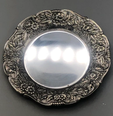 Plato Repousse by S. Kirk & Son plata esterlina mantequilla pat o nuez 3,25" # 17 Foto 1 de 4