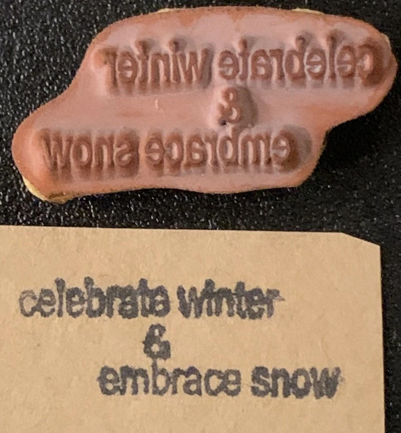 Carimbo de borracha comemorar inverno e abraçar neve desmontado  - Imagem 1 de 1