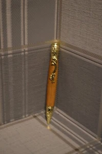 Handgefertigter orientalischer Twist Kugelschreiber mit Muhuhu Holzkörper und Goldzierleiste - Bild 1 von 9