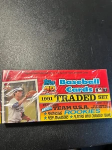 1991 Topps Traded Sealed Factory Set 132 Cards SEALED - Picture 1 of 2
