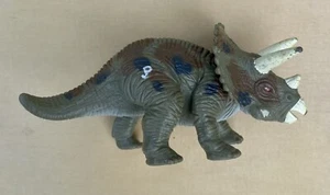 Vintage Jurassic Park Dinosaurier Triceratops Mini Figur von Hasbro Film Spielzeug - Bild 1 von 3