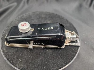 Vintage Singer Buttonholer #160506 With Case and 9 Templates / Cams - Image 1 of 4