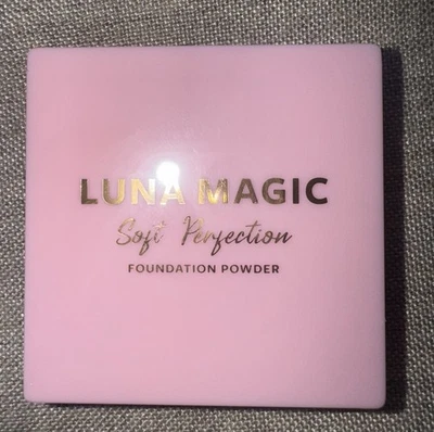 NEW LUNA MAGIC SOFT PERFECTION FOUNDATION POWDER SHADE LIGHT .10 OZ 2.8 g - Image 1 of 2