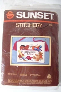 Sunset Stitchery Vintage Jungenzimmer Türschild Crewel Stickpackung Kinderdeko - Bild 1 von 4