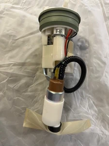 Benzin- Kraftstoffpumpe Piaggio Vespa Primavera 50 4T + EXTRA - Bild 1 von 4