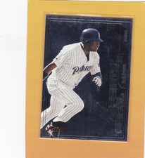 2000 FLEER FOCUS FOCAL POINTS TONY GWYNN #2 PADRES NMMT *65659