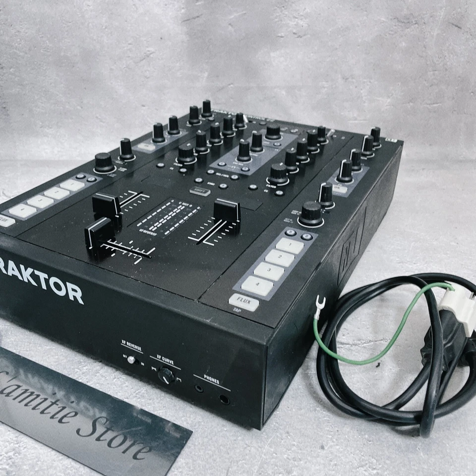 Native Instruments Traktor Kontrol Z2 DJ Mixer 2 + 2-Channel 4-Channel Remix JP - Image 1 of 4