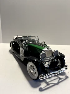 1:18 Signature Models 1934 Duesenburg Black and Green *Both Tops Included* - Picture 1 of 5