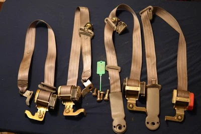 Juego de cinturón de seguridad gris Ford Mustang 99-04 cupé delantero trasero con herrajes OEM Foto 1 de 4