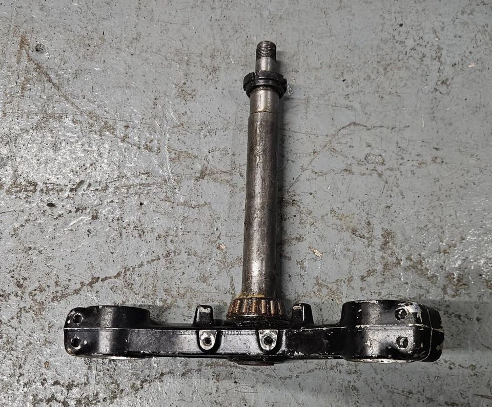 Kawasaki GPZ1000RX Bottom Yoke Triple Tree  GPZ 1000 RX ZX1000A BX2 - Image 1 of 1