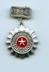 NVA North Vietnam Chien Si Thi Dua Medal - Picture 1 of 2