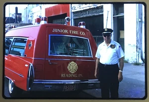 Diapositiva a color 35 mm años 70 Junior Fire Co #2 ambulancia lectura Pennsylvania - Imagen 1 de 3