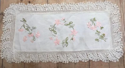 VINTAGE SKILFULLY HAND EMBROIDERED FLOWERS ON LINEN TRAY CLOTH / RUNNER - Image 1 of 4