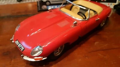 BURAGO JAGUAR E  SPYDER 1961 - NO BOX - Scala 1/18 - Immagine 1 di 4