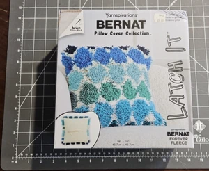 NEW Bernat Latch It Pillow Cover Kit Yarnspirations Forever Fleece Rectangles B - Picture 1 of 7