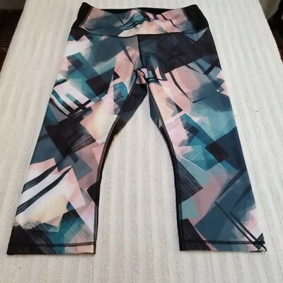 Lucy Mujer Grande Capri Om Leggings Tiro Medio Multi Geo Estampado Cintura Elástica Foto 1 de 4