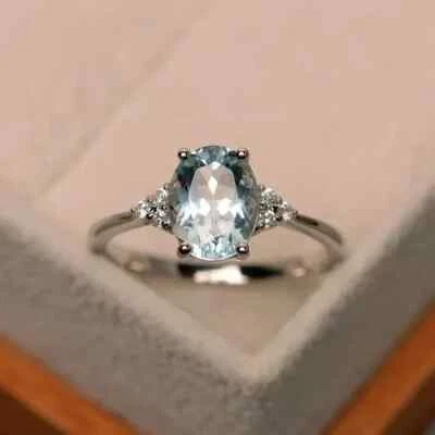 Anillo de compromiso ovalado de diamantes y aguamarina natural de 2,10 quilates de oro blanco macizo de 14 quilates Foto 1 de 4