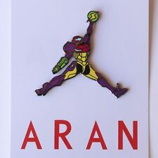 Figurine épingle en émail Air Samus Aran Super Metroid x Jumpman (suit gravité) Prime