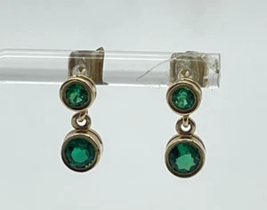 Vintage 14kt Gelbgold Lab Created Smaragd zierliche Ohrhänger 2gm TW - Bild 1 von 6