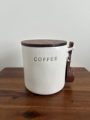 NUEVO Bote de café Hearth & Hand Magnolia con cuchara de madera y tapa ORIGINAL 2021 Foto 1 de 4