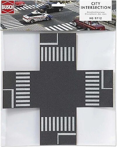 Intersección pavimentada flexible Busch - Marcas blancas - Modelo de ferrocarril a escala HO Foto 1 de 1