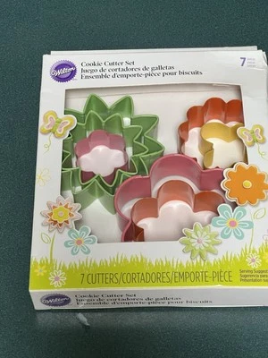 Wilton Flowers And Butterfly 7 piezas Juego de Cortador de Galletas de Metal NUEVO Foto 1 de 4