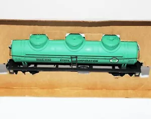 Vintage AHM EBAX Ethyl Corporation serbatoio tre cupole verde 3 cupole modellino treno in scala HO - Foto 1 di 4