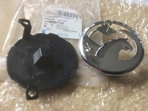 CALCOMANÍA DE INSIGNIA DE EMBLEMA DE GRIFO ORIGINAL VAUXHALL ANTARA PARRILLA DELANTERA 95297119 - Imagen 1 de 7