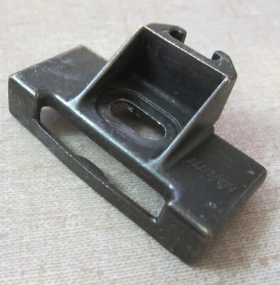 Placa envolvente Blum BRONCE 130.210-01.22 3/4" OL, para bisagra COMPACT 110 30.310-11.02 Foto 1 de 4