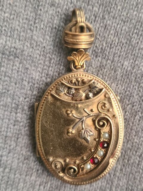 Art Nouveau Antique Russian Heart Shaped Sliding Locket For Sale