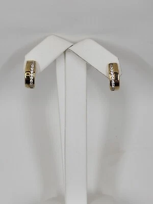 Pendientes tipo argolla Diamonique línea pavé circonita cúbica, enchapados en oro amarillo Foto 1 de 4